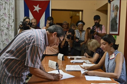 Cuba bắt đầu kiểm phiếu sau khi kéo dài thời gian bầu cử thêm 1 giờ